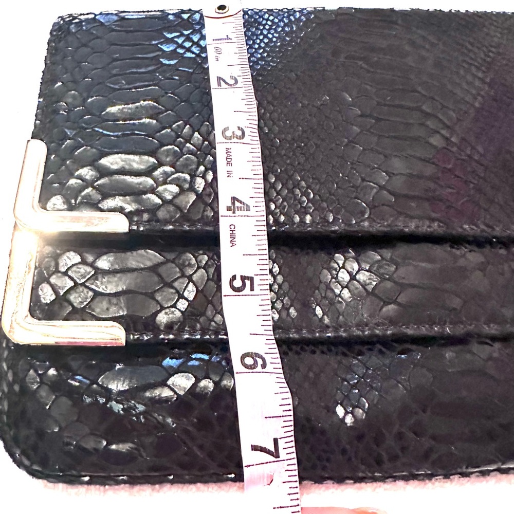 Michael Kors Clutch Beverly
Snakeskin Fold Over Double Fold
Over Black Leather - Picture 8 of 9